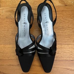 RENE MANCINI Crepe Noir Satin Noir Black Pumps